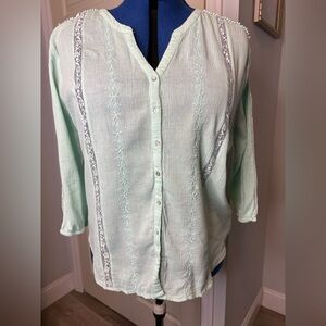 Preswick & Moore Light Green Embroidered Women Button Down Shirt size Xl.  K
